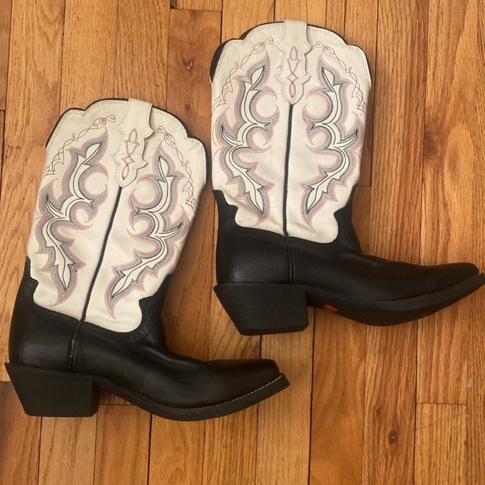 Justin Cowboy Boots NWOB Size w 8.5 C Black Leather White Shaft w design